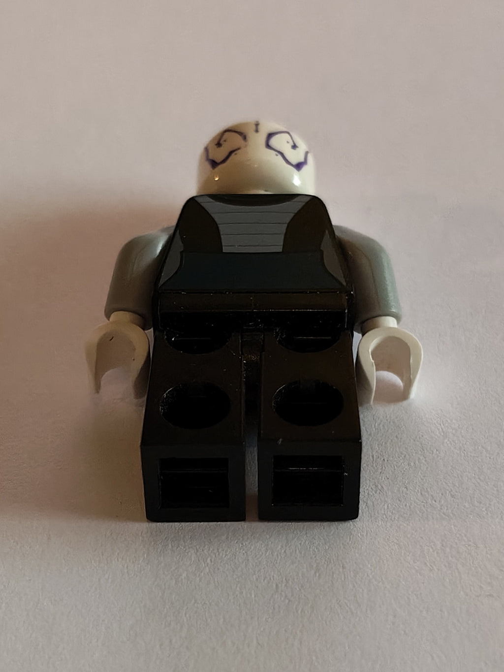 LEGO Star Wars: Asajj Ventress – Black Torso Minifigure sw0318 (Used / Good)