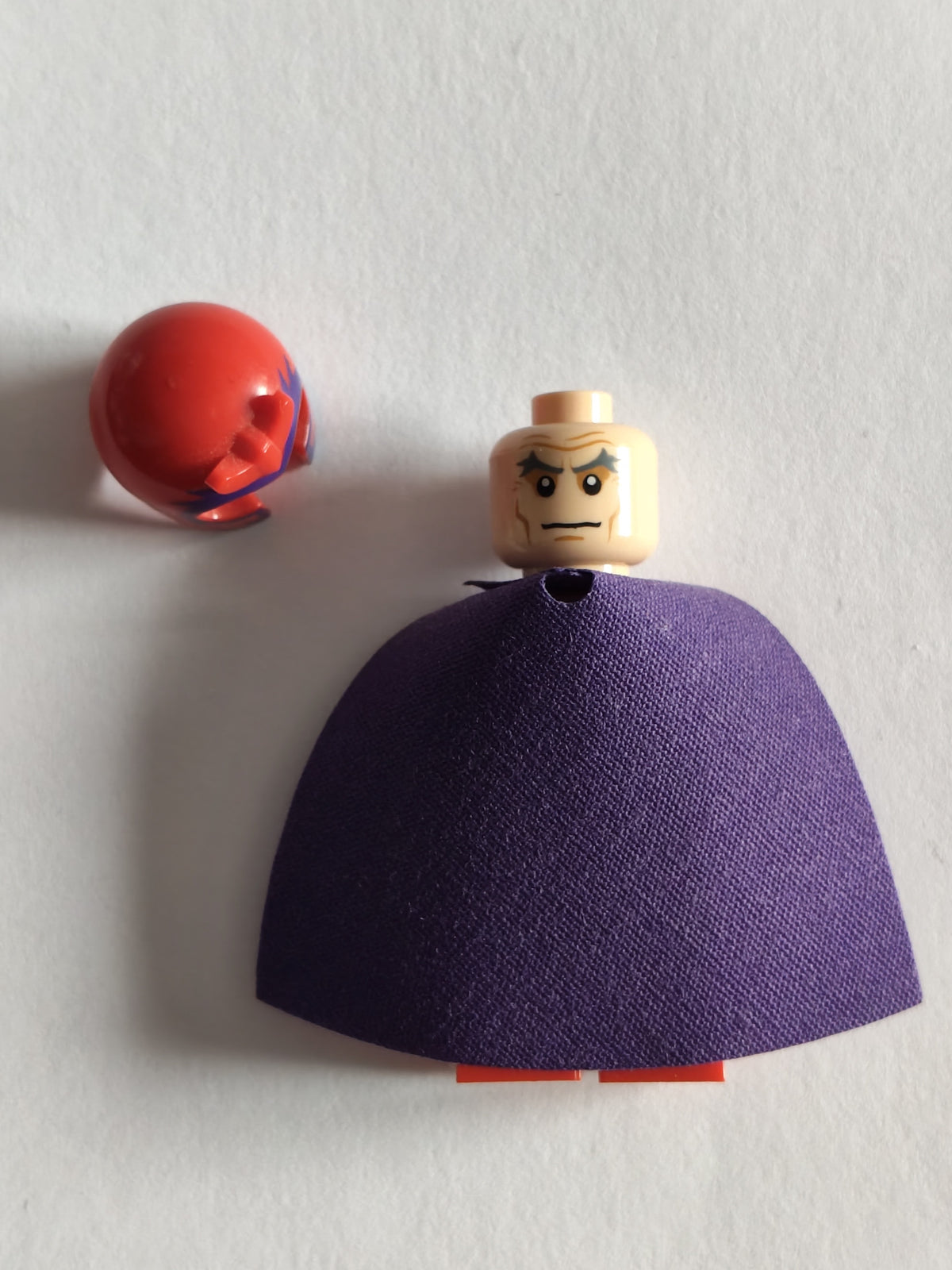 LEGO Marvel Super Heroes: Magneto Minifigure sh031 (Used / Near Mint - Flawless)